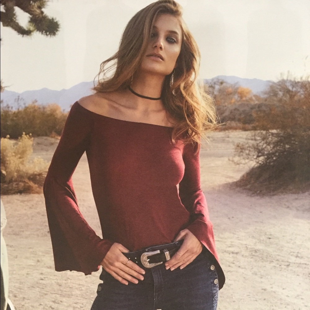 Sexy ❤️Elan❤️Red Off the shoulder w/bell sleeves